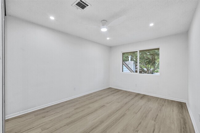 Building Photo - 12527 Wellington Park Dr