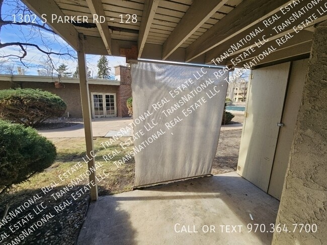 Building Photo - 1302 S Parker Rd