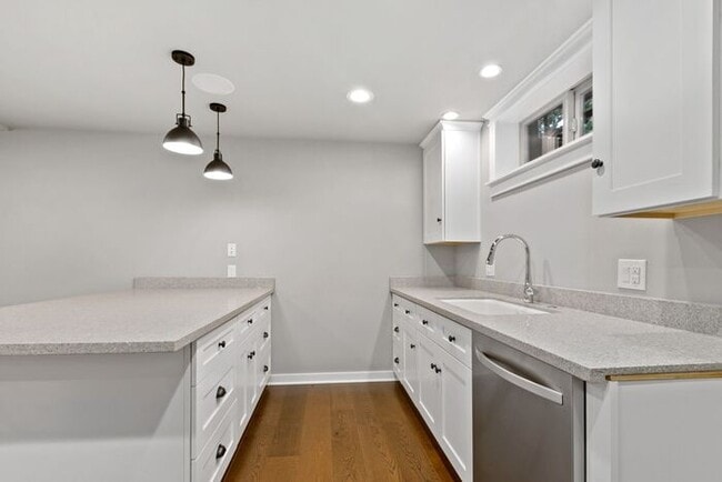 Building Photo - Gorgeous West Seattle Mid-Century Modern w...