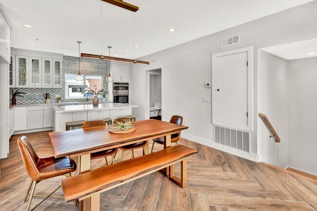 Building Photo - 8081 Lampson Ave