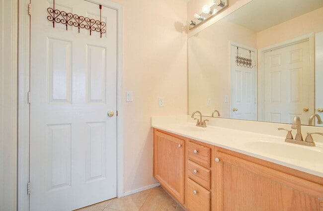 Building Photo - 1350 W Pelican Ct