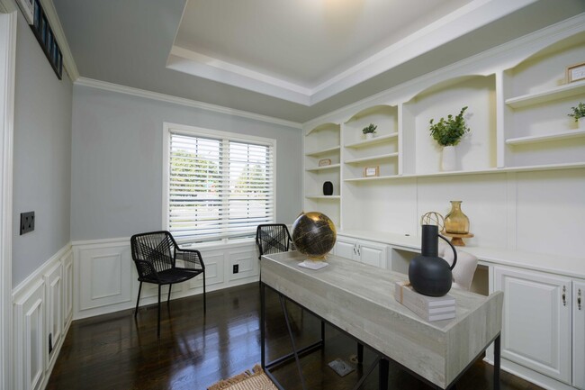 Building Photo - Stunning 6-Bed, 5-Bath Fully Remodeled Hom...