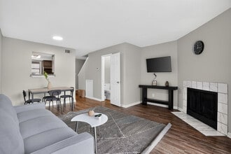 Building Photo - 5550 Folsom Dr