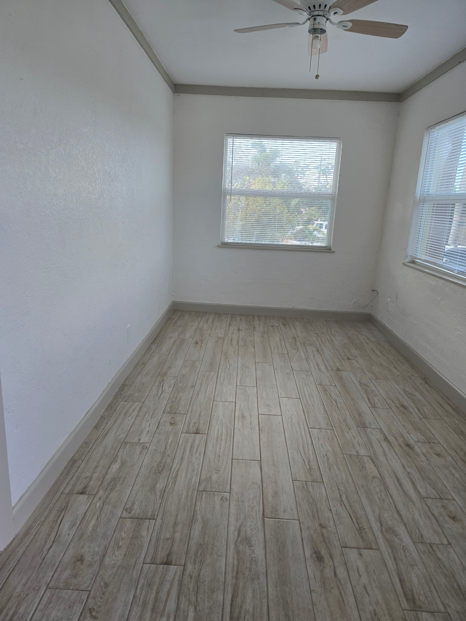 Living area - 2455 NE Dixie Hwy