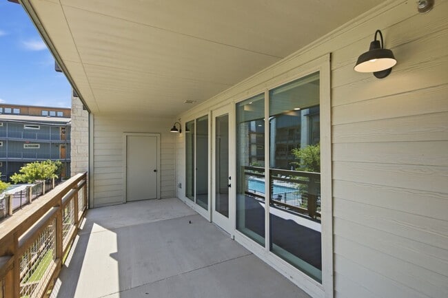 Building Photo - Beautiful 2 bedroom, 2 bathroom home in Gated Sunset Valley Community!!!