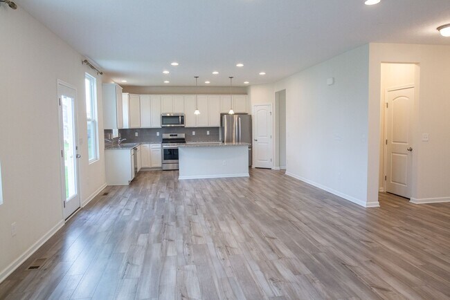 Building Photo - 2845 Beechwood Dr