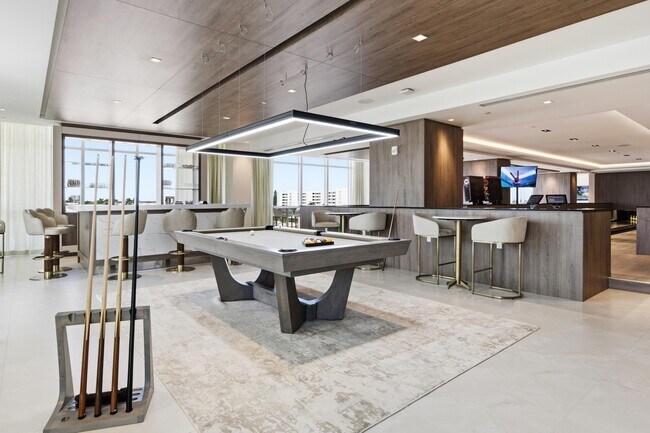 Building Photo - 220 Lake Shore Dr