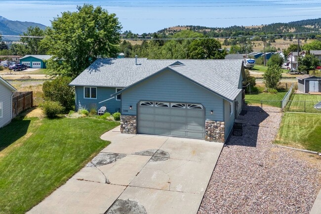 Building Photo - Single Family Home in LOLO, 4 bed / 3 bath...