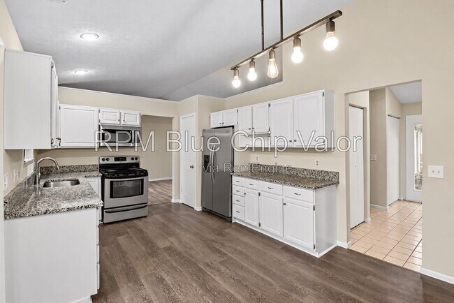 Building Photo - 1465 Eaton Ave