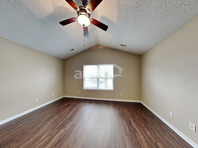 Building Photo - 5606 Wood Hollow Dr