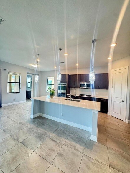 Building Photo - 12165 Lake House Ln