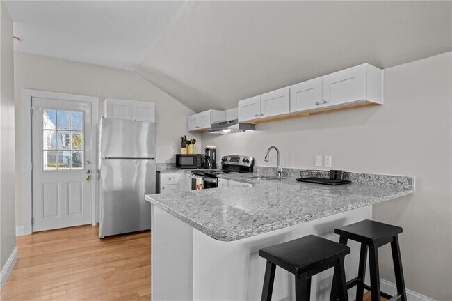 Building Photo - 49 Reservoir Rd