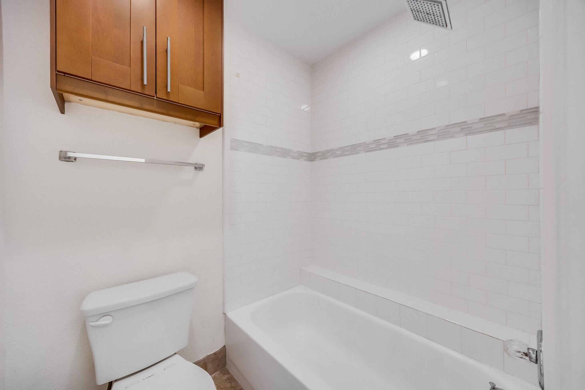 Building Photo - 7685 Northcross Dr