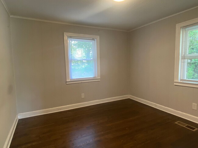 Building Photo - COMING SOON - 2 Bedroom 1 Bathroom Home in...