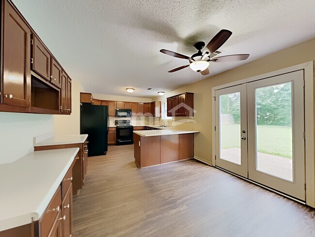 Building Photo - 6771 Oakmoor Cir S