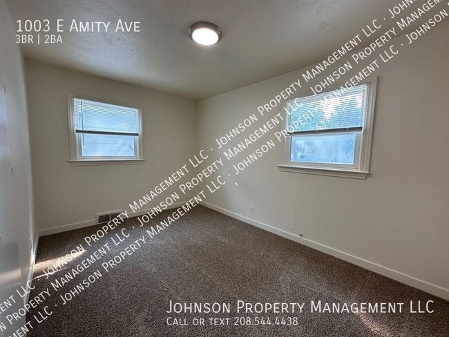 Building Photo - 1003 E Amity Ave