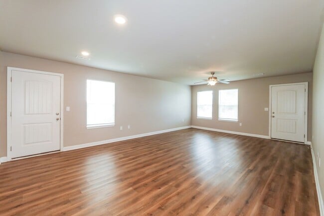 Building Photo - 3 BR/2BA | Newly Renovated Single Family Home | 1-Car Garage | Front yard!