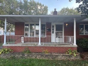 Building Photo - 429 Monroe Ave