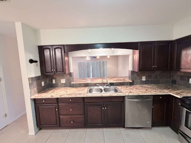 Building Photo - 2 Bedroom Lakeview Winter Haven Home Now Available for Rent!
