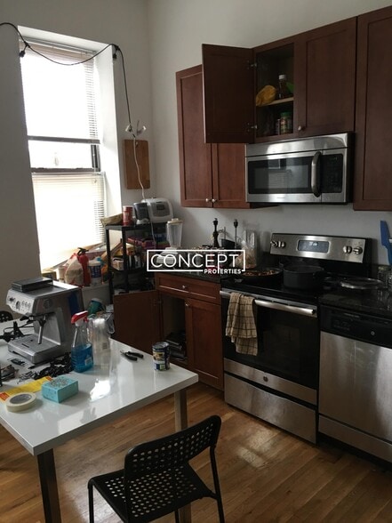 Building Photo - 168 Northampton St