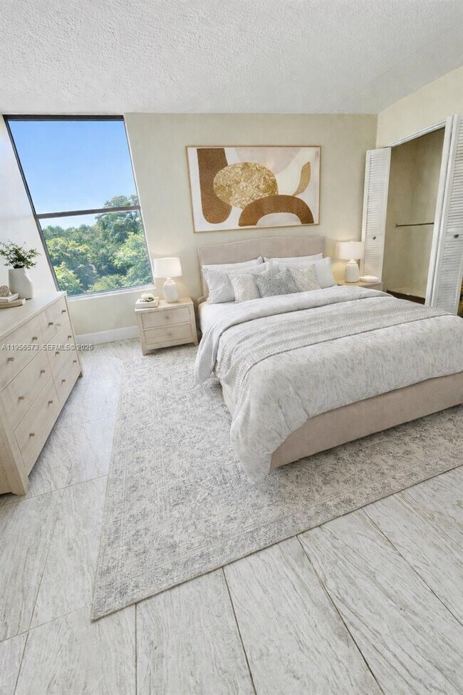 Building Photo - 2020 NE 135th St