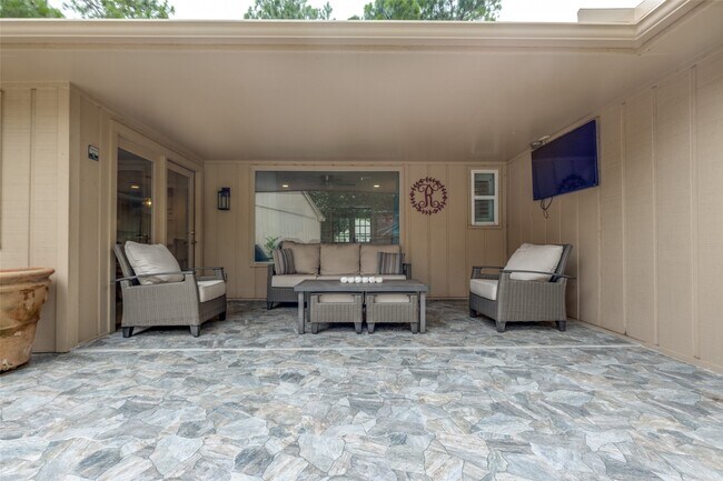 Building Photo - 2827 Fontana Dr