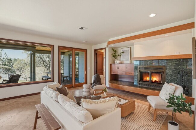 Building Photo - Beautiful 3-Bedroom Home Above Miller’s Landing with River and Mountain Vistas