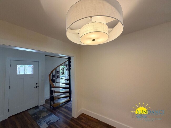 Building Photo - Waterfront 3 Bedroom Home Near E. John Sims Parkway in Niceville!