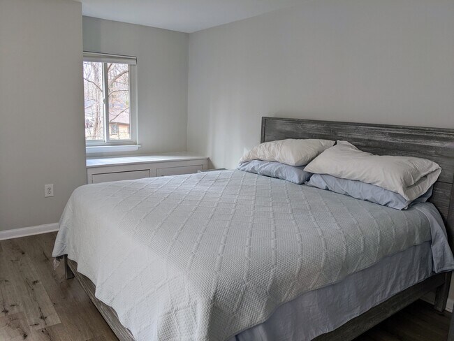 Master suite - 1968 Winterport Cluster
