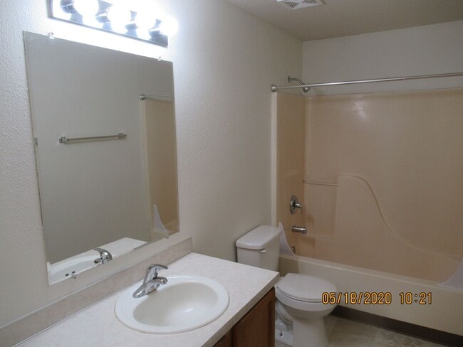 Building Photo - Two Bedroom Duplex in South Salem