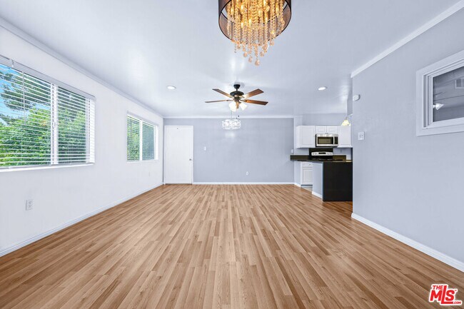 Building Photo - 12801 Moorpark St