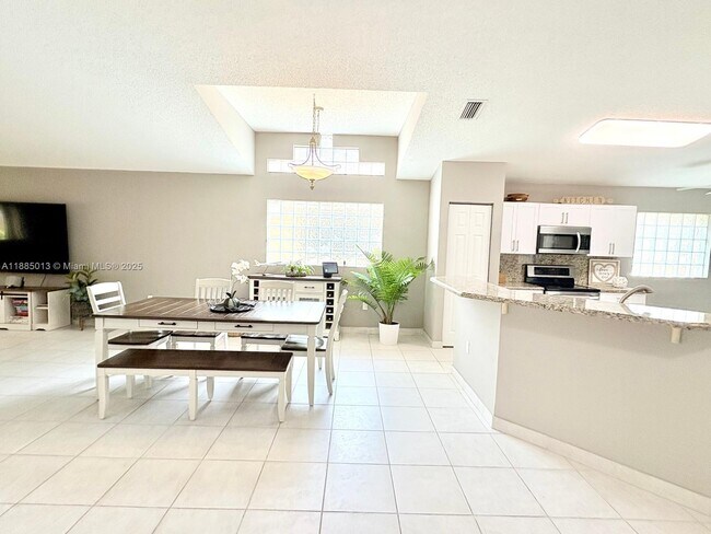 Building Photo - 4128 Sapphire Terrace