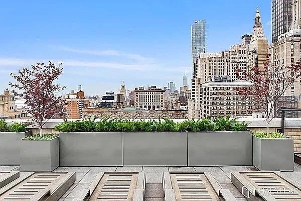 Building Photo - 407 Park Ave S