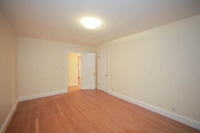 Building Photo - 35 Greycliff Rd