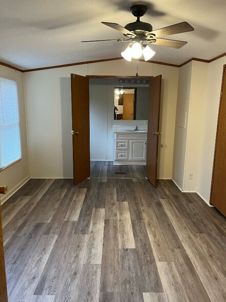 Building Photo - 164 Lynn Dr