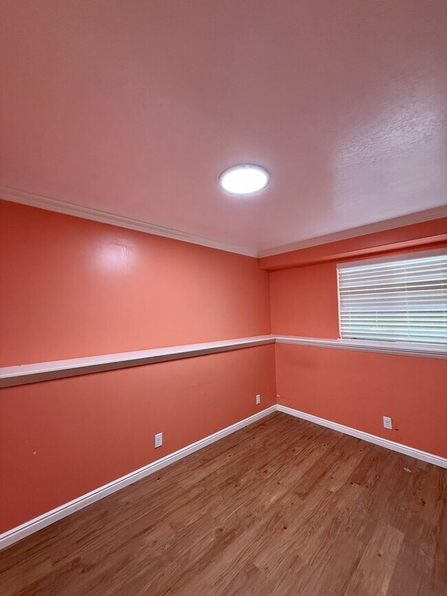 Building Photo - Your Perfect 5-Bedroom Retreat in Harrisvi...