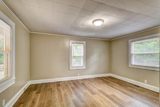 Building Photo - 207 Ramsey St