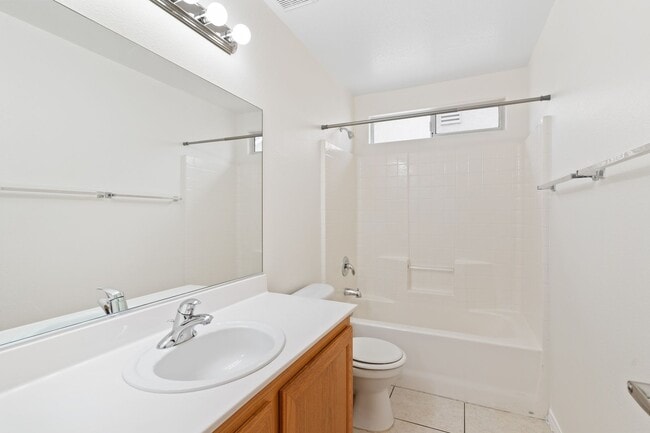 Building Photo - 7268 Vinca Rd