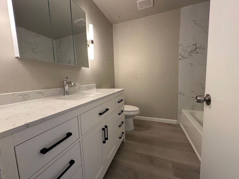 Building Photo - 1160 Tollhouse Rd