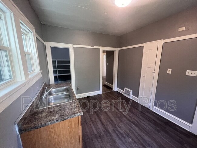 Building Photo - 1536 N 38th St