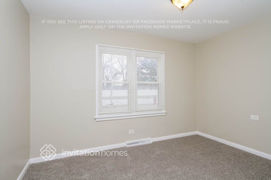 Building Photo - 8732 Oak Park Ave