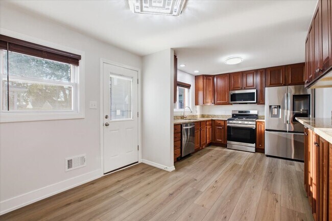 Building Photo - 7959 Nora Ave