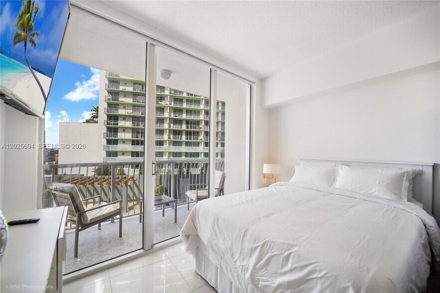 Building Photo - 1750 N Bayshore Dr