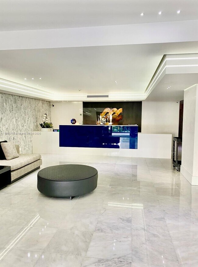 Building Photo - 6423 Collins Ave
