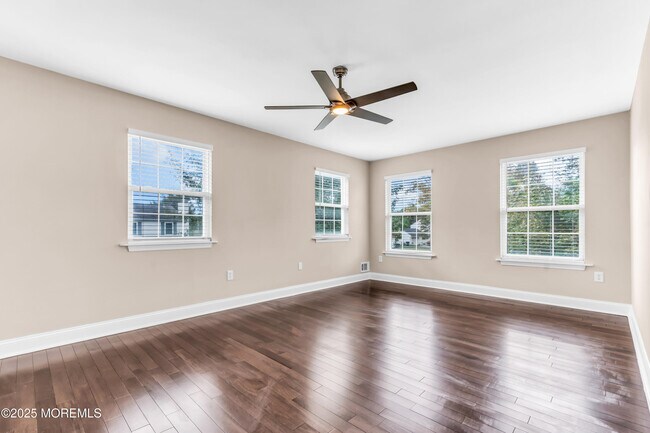 Building Photo - 922 Quincy Dr