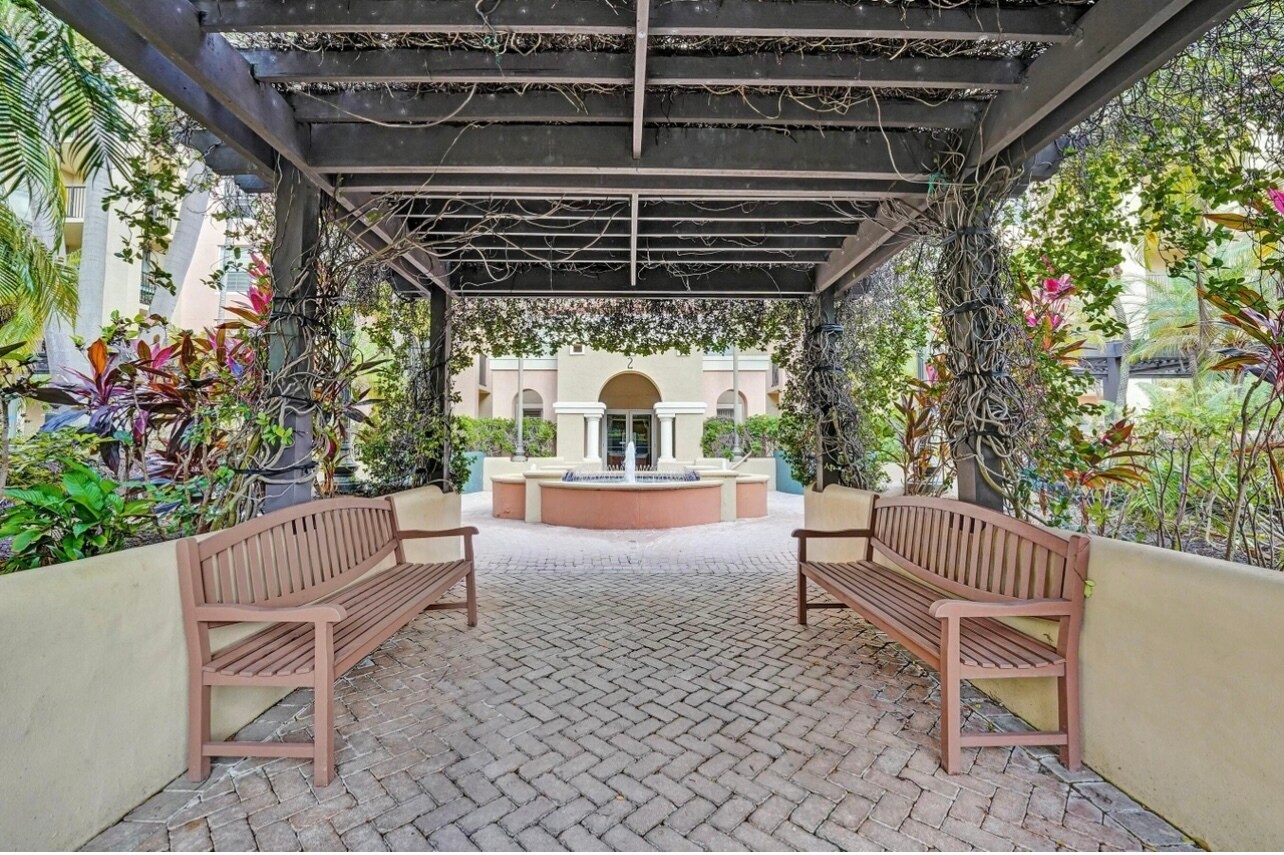 Building Photo - 520 SE 5th Ave