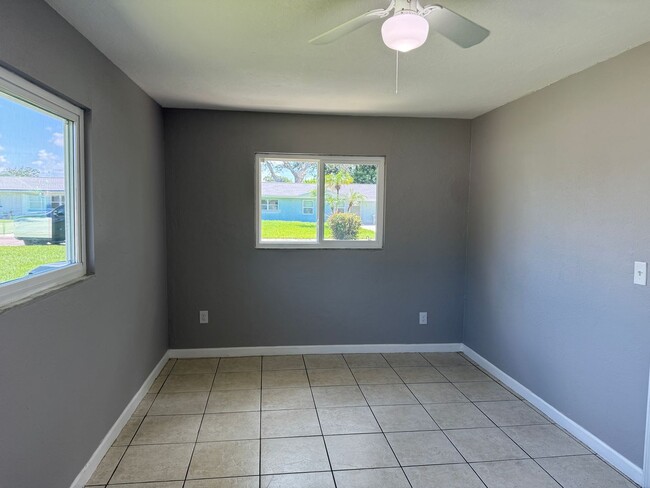 Building Photo - 3 Bedroom 2 Bath Single Family Home