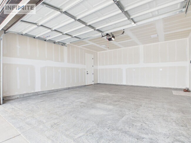Building Photo - 4 Bedroom in Northwest Crossing