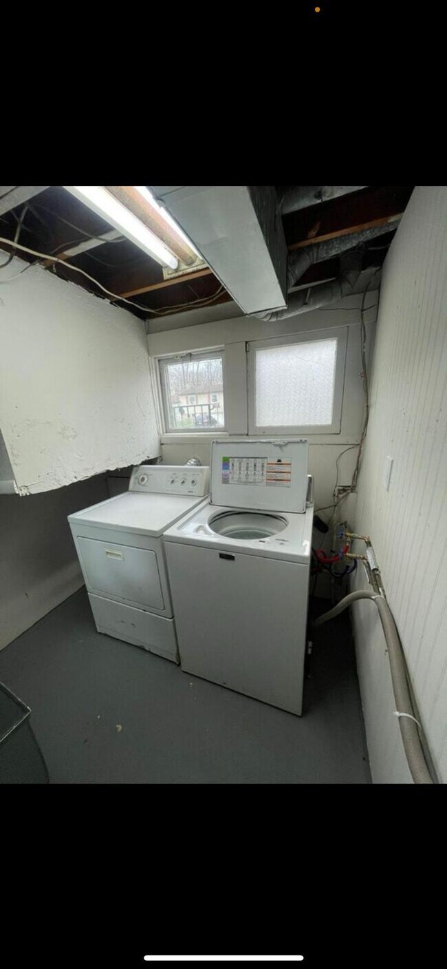 Building Photo - 206 Ava Ave