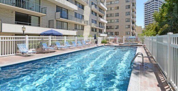 Pool View @2 - 10535 Wilshire Blvd